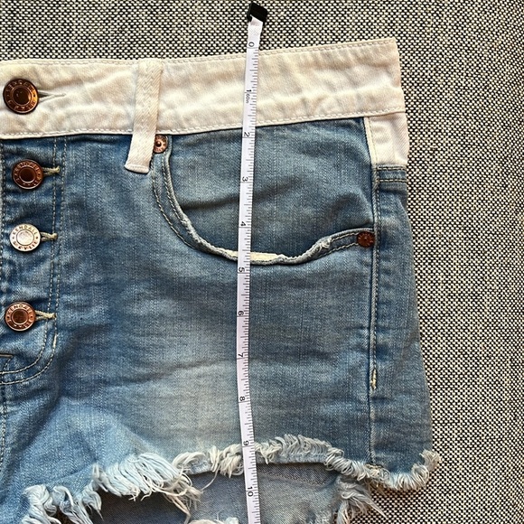 🤍 Vintage Kendal and Kylie Distressed Denim White High Rise Shorts , Size: 11 - Picture 12 of 12